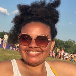 Meet your Posher, Monique